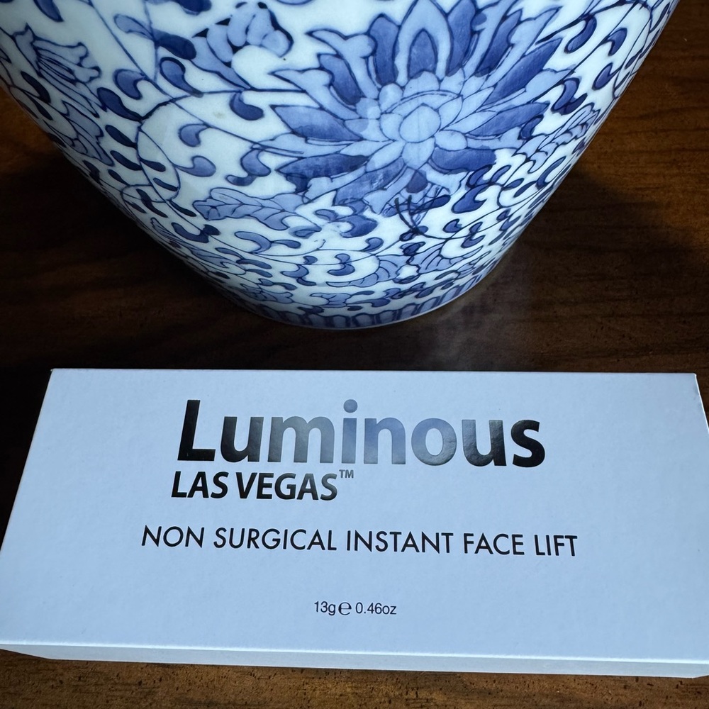 Luminous Non Surgical Instant Face Lift - White